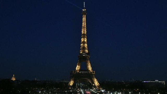 Apagarán temprano luces de Torre Eiffel para ahorrar energía