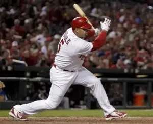 Albert Pujols corona un recorrido histórico con su jonrón 700 en MLB