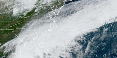 Ian vuelve a ser huracán en el Atlántico de EE.UU. rumbo a las Carolinas