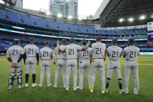 Rays aplastan por 11-0 a los Azulejos con 9 jugadores latinoamericanos