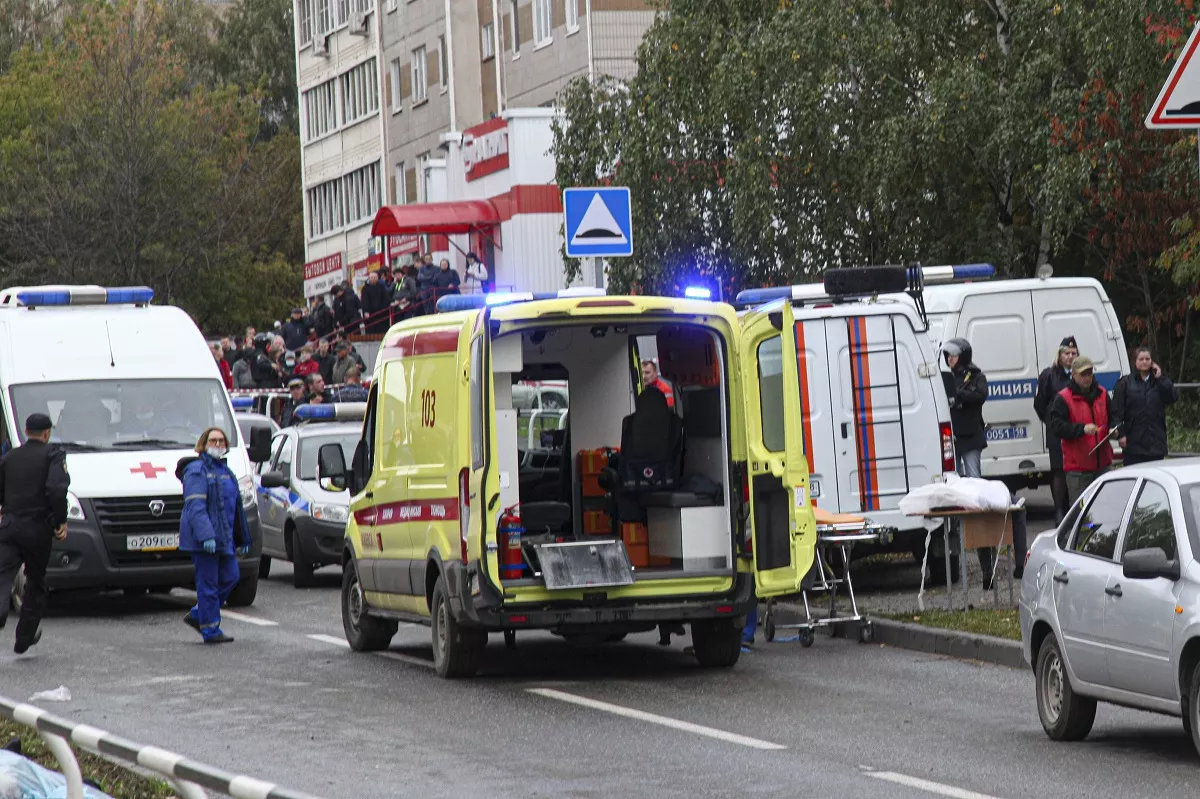 Rusia: 13 muertos y 23 heridos en tiroteo en una escuela