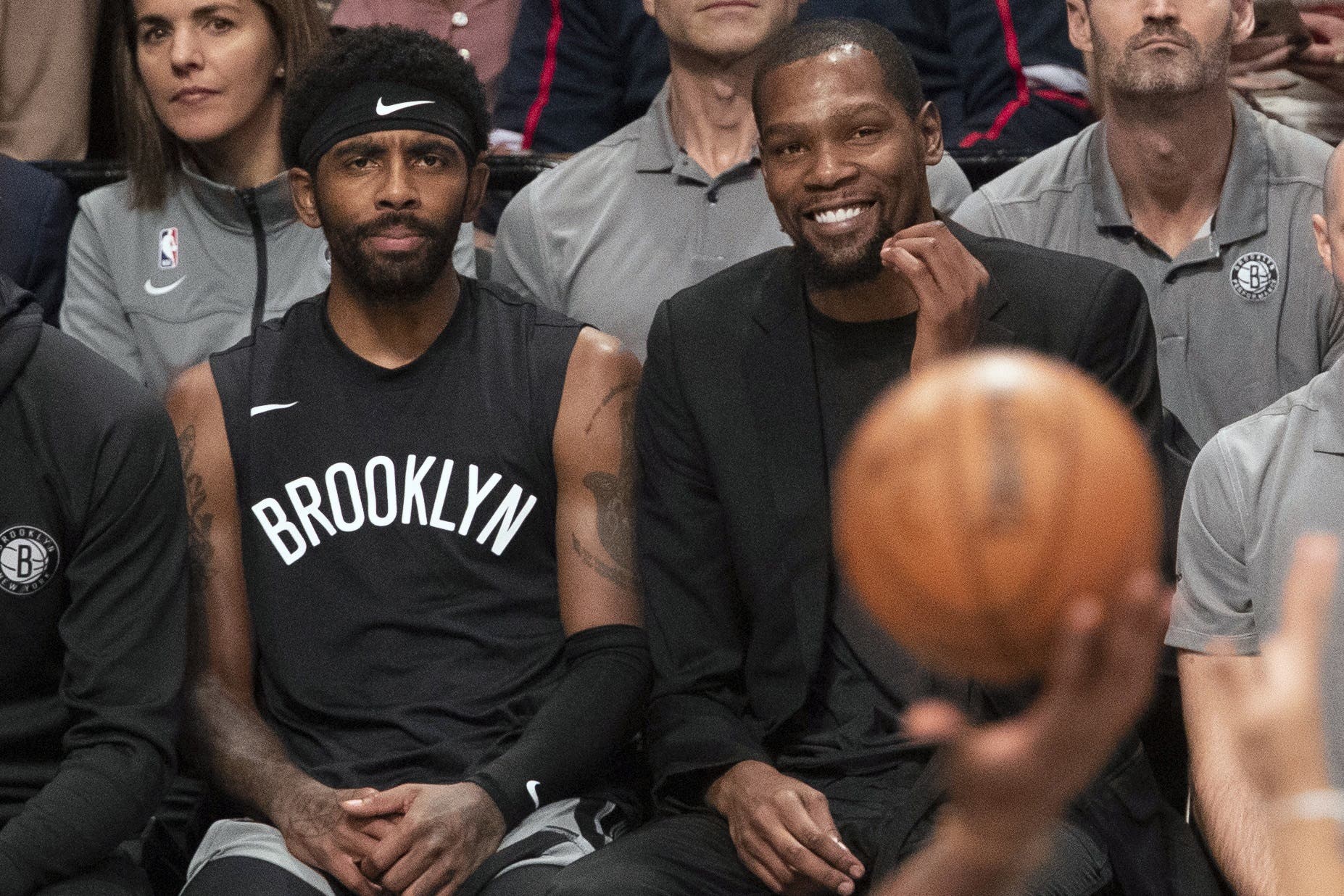 Nets: Durant e Irving voltean la página tras caótico verano