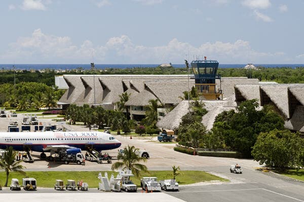 Aeropueto de Punta Cana reanuda sus operaciones tras haber sido suspendida por Fiona