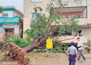 Cuba se restablece parcialmente tras paso de Ian