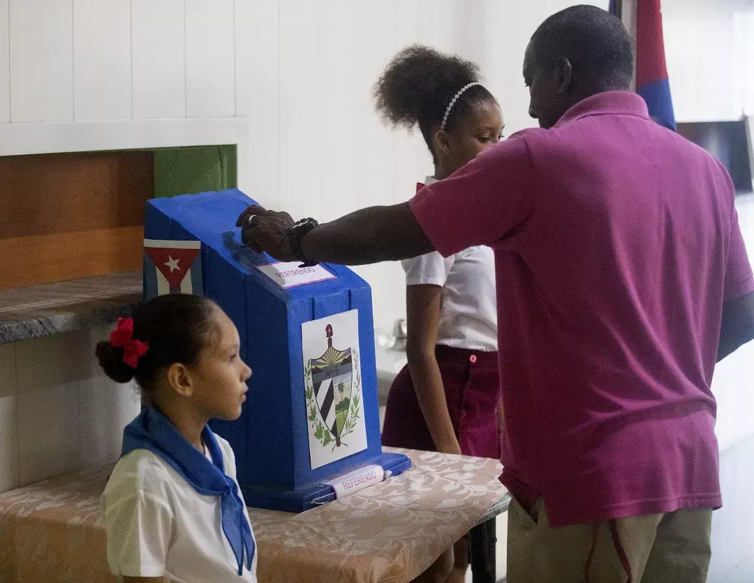 «Cuba aprueba matrimonio entre personas del mismo sexo»