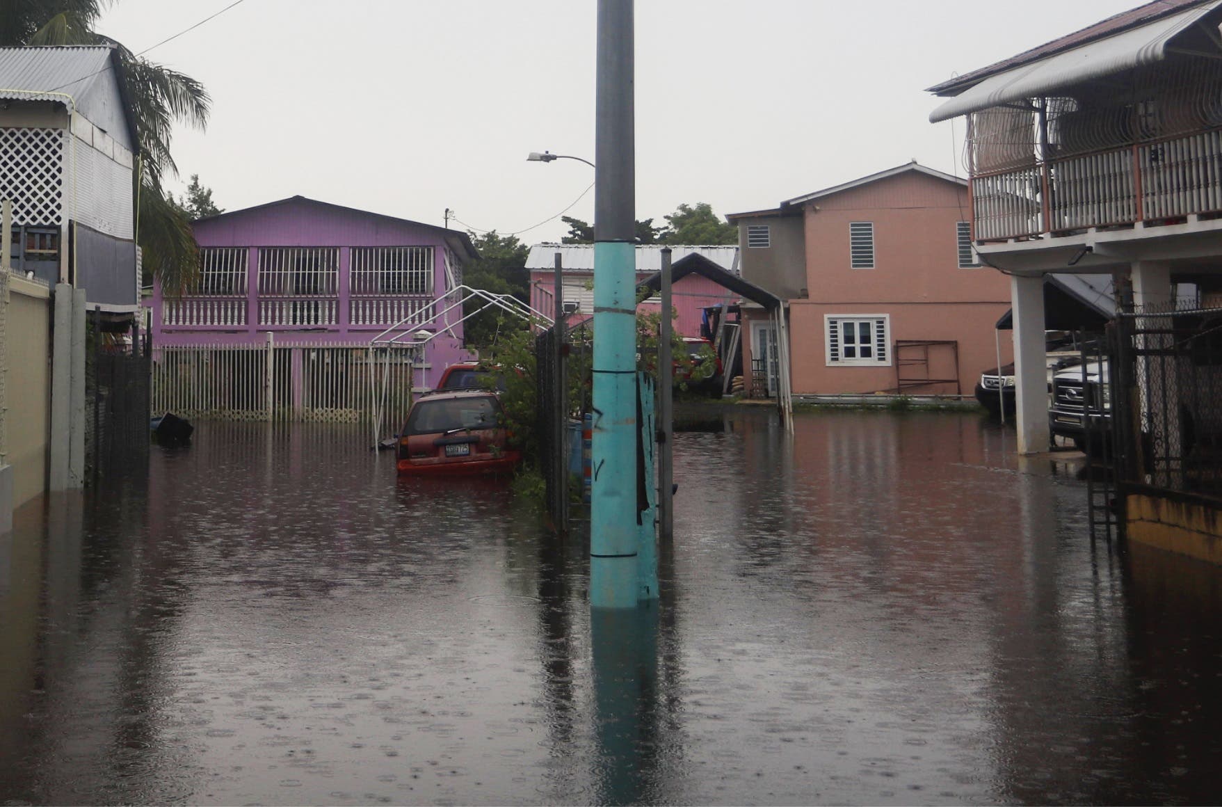 Al menos ocho muertes podrían estar vinculadas al huracán en Puerto Rico