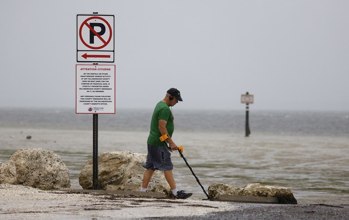 Florida siente ya el azote del huracán Ian, de categoría cuatro
