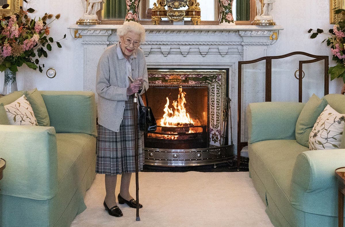 La reina Isabel II, bajo supervisión médica en su residencia de Escocia