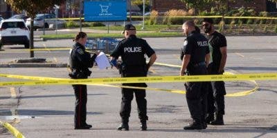 Dos muertos, entre ellos un policía, y tres heridos en un tiroteo en Canadá