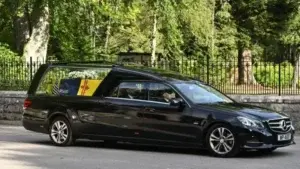 Arranca el cortejo fúnebre de la reina Isabel II hacia Edimburgo