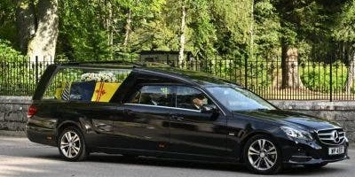 Arranca el cortejo fúnebre de la reina Isabel II hacia Edimburgo