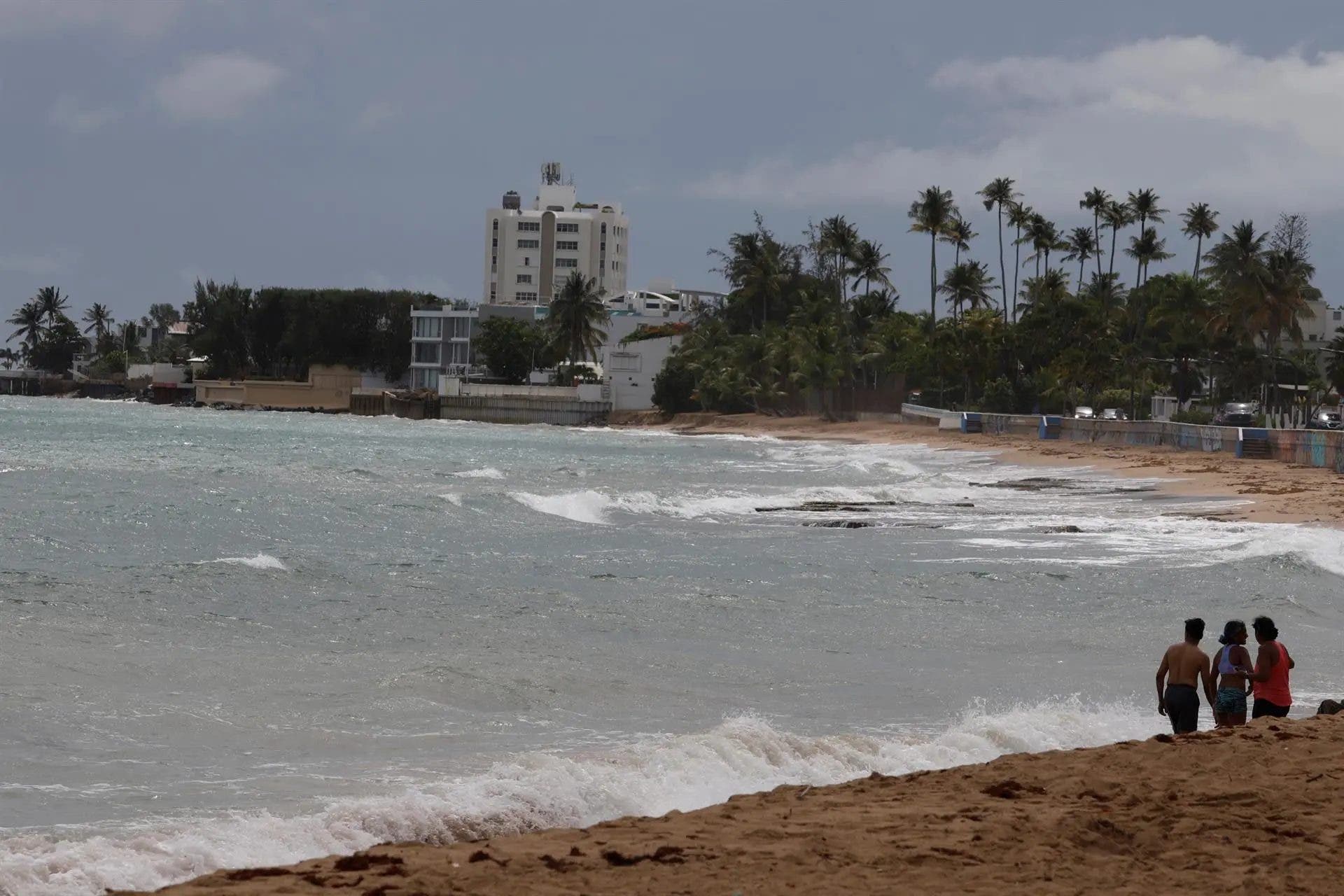 Earl podría dejar inundaciones y deslizamientos de tierra en Puerto Rico