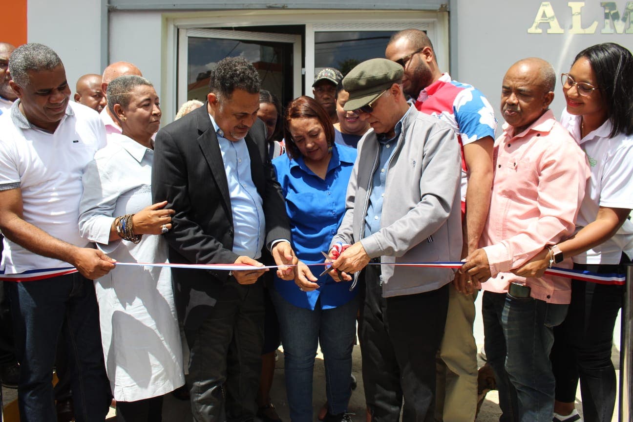 Alcalde Manuel Jiménez inaugura minialcaldía de El Almirante