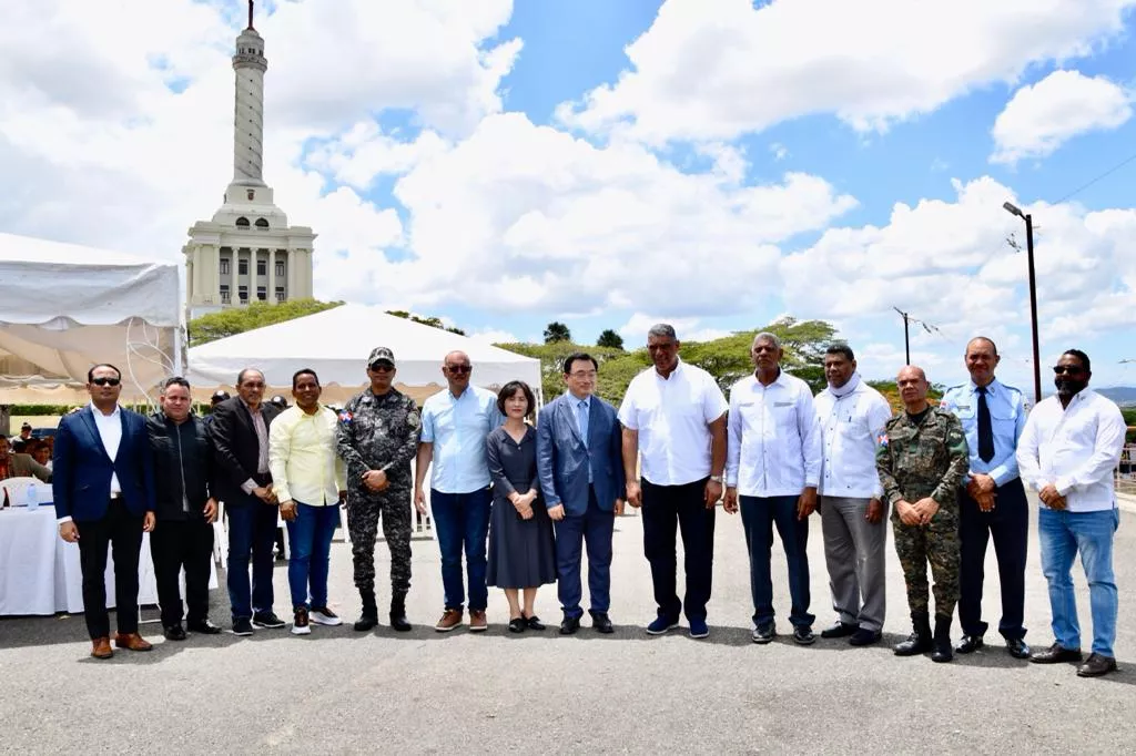 Realizan marcha en Santiago y declaran la provincia 