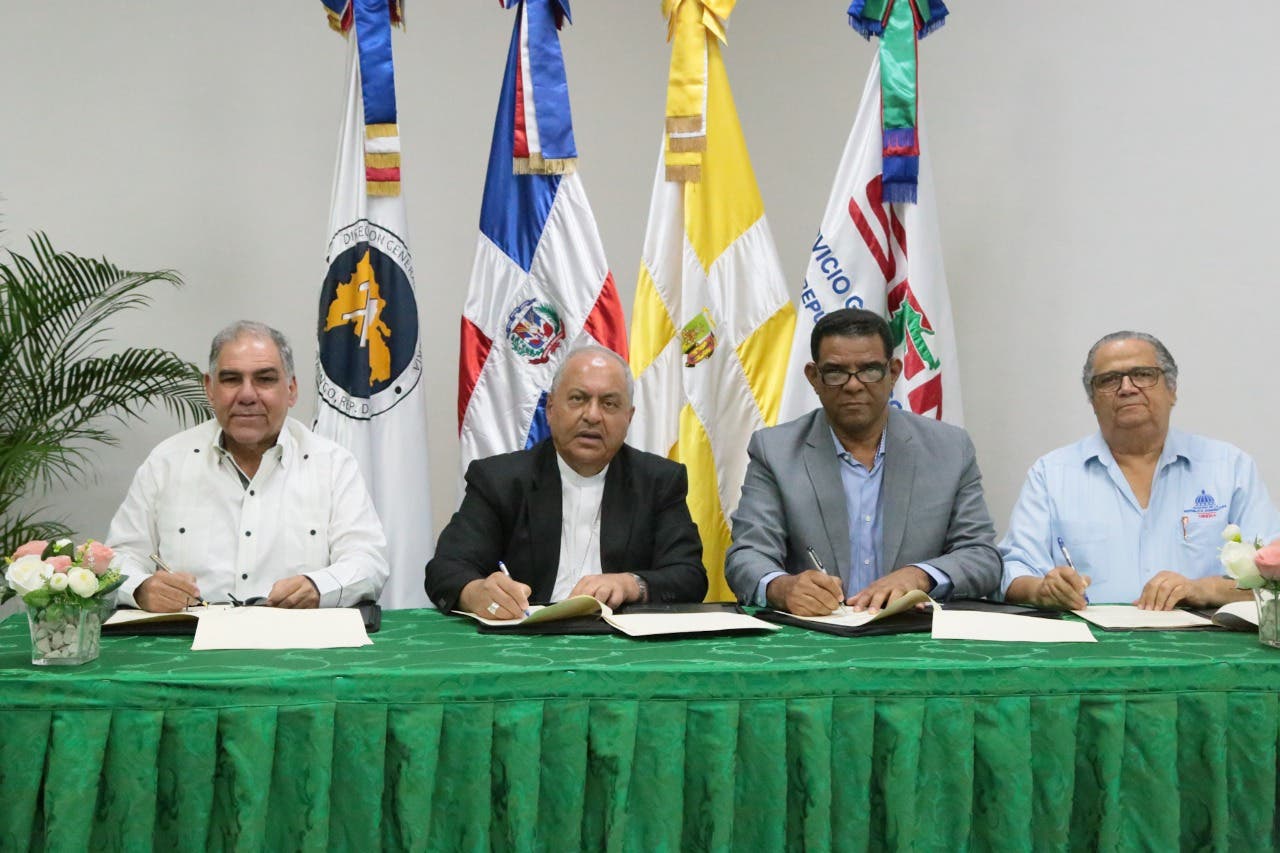 Universidad Católica firma convenio de colaboración interinstitucional con Energía y Minas