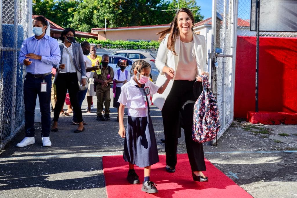 Inauguran año escolar en Jamaica en «Programa de Adopción de República Dominicana»