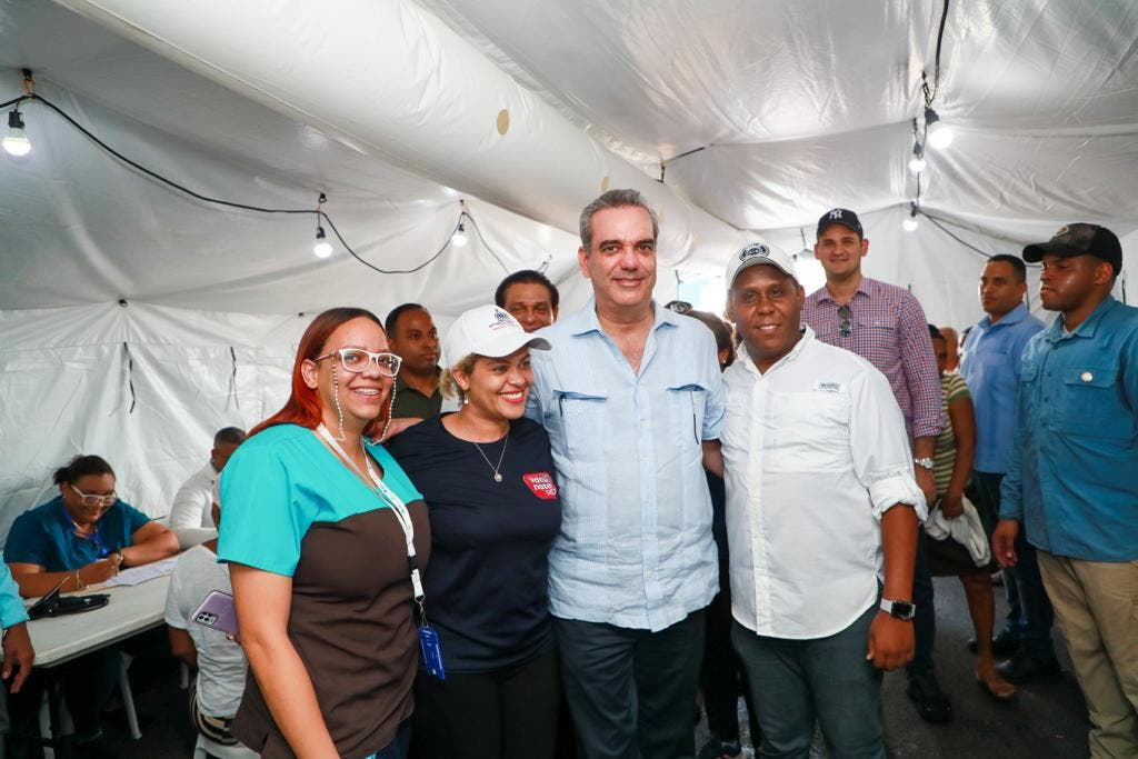 Abinader visita unidades móviles que integran jornada de salud en el municipio de Sánchez