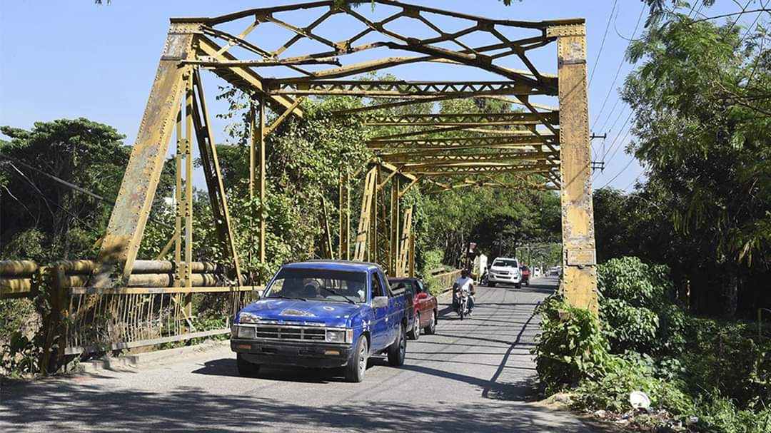 MOPC dispone cierre puente Sabaneta sobre El Camu en La Vega.