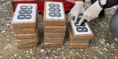 DNCD ocupa 13 paquetes de cocaína escondidos debajo de buque