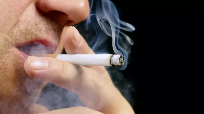 El consumo excesivo de cigarrillos, tabacos o cigarrillos eléctricos, conlleva graves consecuencias para la salud. Fuente externa