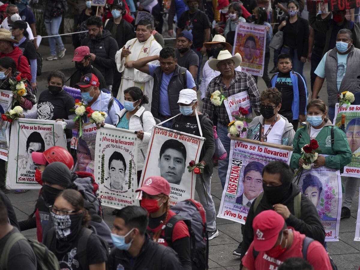 México: Renuncia el fiscal del caso de los 43 estudiantes Ayotzinapa