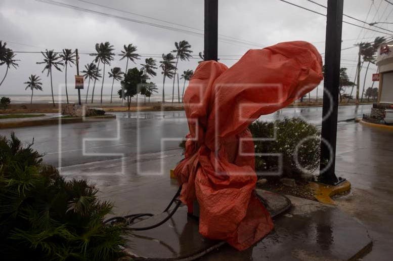 Fiona se aleja de República Dominicana pero causará lluvias el martes