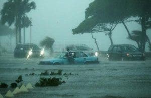 Lluvias por paso de tormenta tropical Earl provocan inundaciones en San Juan