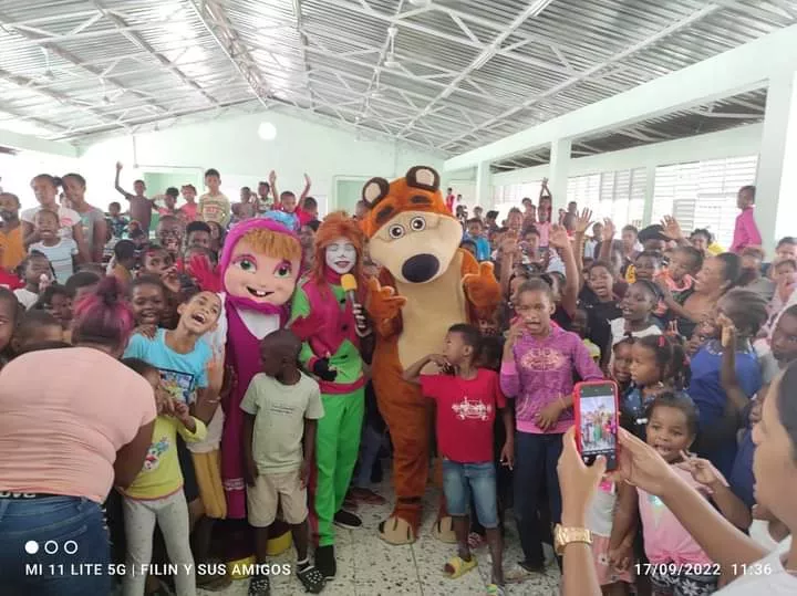 Entregan útiles escolares a cientos de niños en Elías Piña