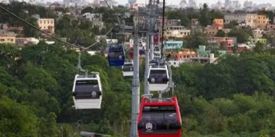 Pasajeros quedan atrapados en cabina del teleférico tras una avería