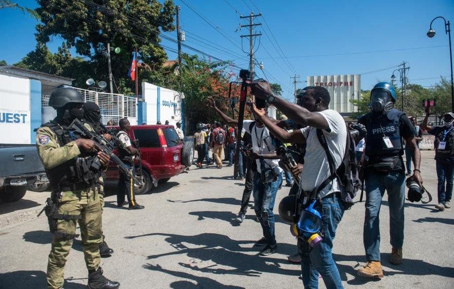 Francia cierran su embajada en Haití