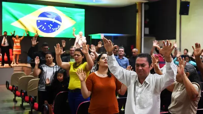 Elecciones en Brasil: «Los pastores evangélicos están sembrando el miedo desde el altar»