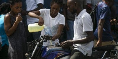 Haití necesita  agua potable y combustible