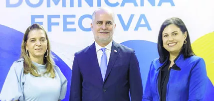 Aury Fernández, Alejandro Fernández y Cayra Bencosme.
