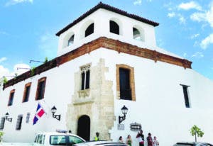 Ventana geminada de la Casa de Tostado, símbolo del pasado