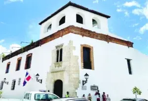 Ventana geminada de la Casa de Tostado, símbolo del pasado