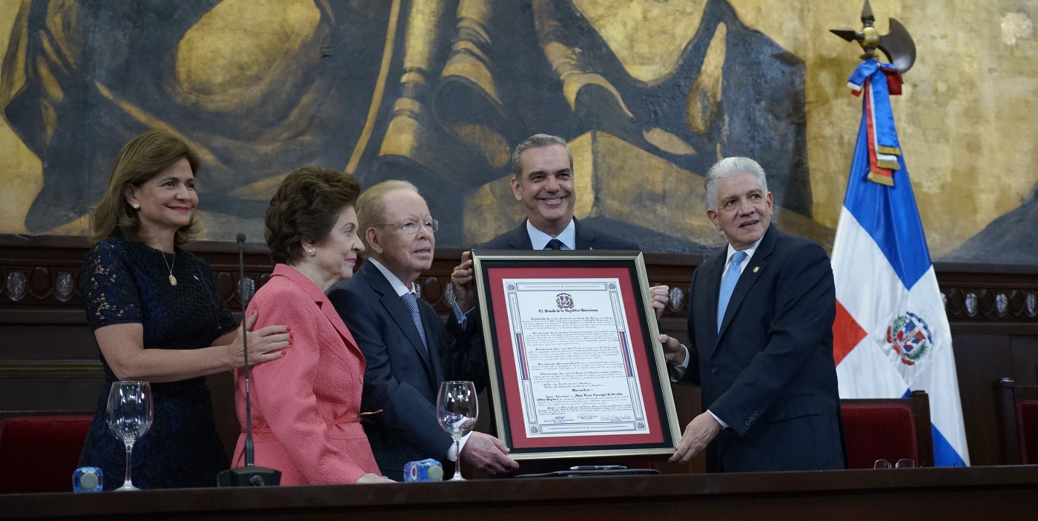 El Senado reconoce el legado y aportes de Pepín Corripio Estrada