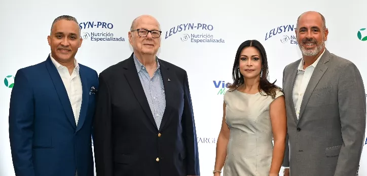 Angel Arias, Luis Sued, Marjorie Marín y Víctor García. Angel Arias, Luis Sued, Marjorie Marín y Víctor García.