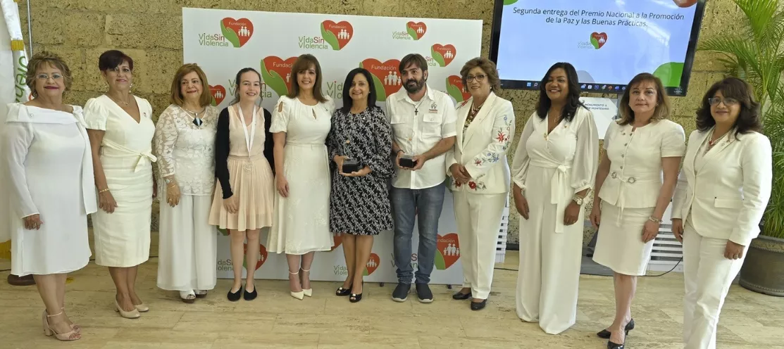 Vida Sin Violencia entrega premio a la paz