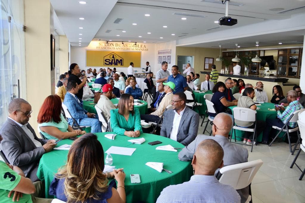 Fuerza del Pueblo realiza encuentro con periodistas y comunicadores de Santo Domingo Este