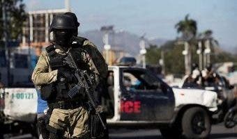 Ataque de pandilla en capital haitiana deja 3 policías muertos