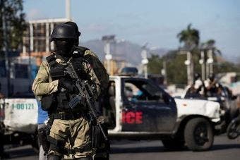 Ataque de pandilla en capital haitiana deja 3 policías muertos