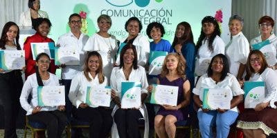 Ci comunicación e INAFOCAM capacitan docentes en la República Dominicana