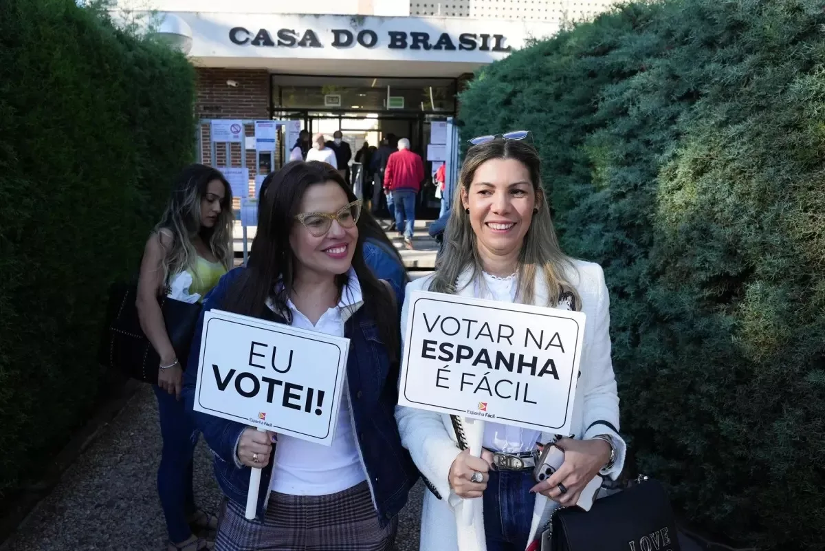 Gran afluencia de votantes en España divididos entre Bolsonaro y Lula