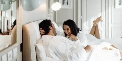 5 cosas que hace un hombre cuando esta enamorado durante el sexo