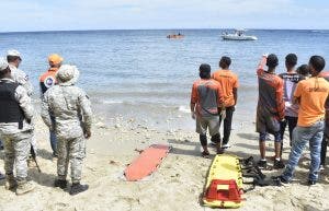 Búsqueda náufragos continúa en alta mar