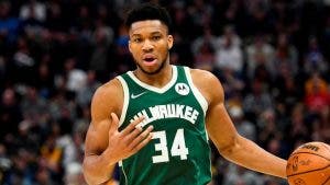 Gerentes generales de NBA ven a los Milwaukee Bucks campeones