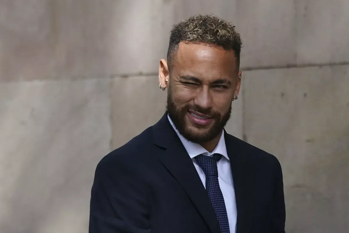 Neymar envía ayuda con sus aviones a las víctimas de las inundaciones en el sur de Brasil