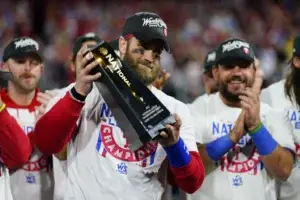 Bryce Harper va por la joya que le falta a su corona en la Serie Mundial