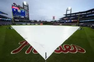 Posponen tercer juego de la Serie Mundial entre Astros y Filis por lluvia