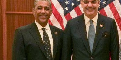 Espaillat felicita al presidente Abinader por eliminar cobro 10 dólares